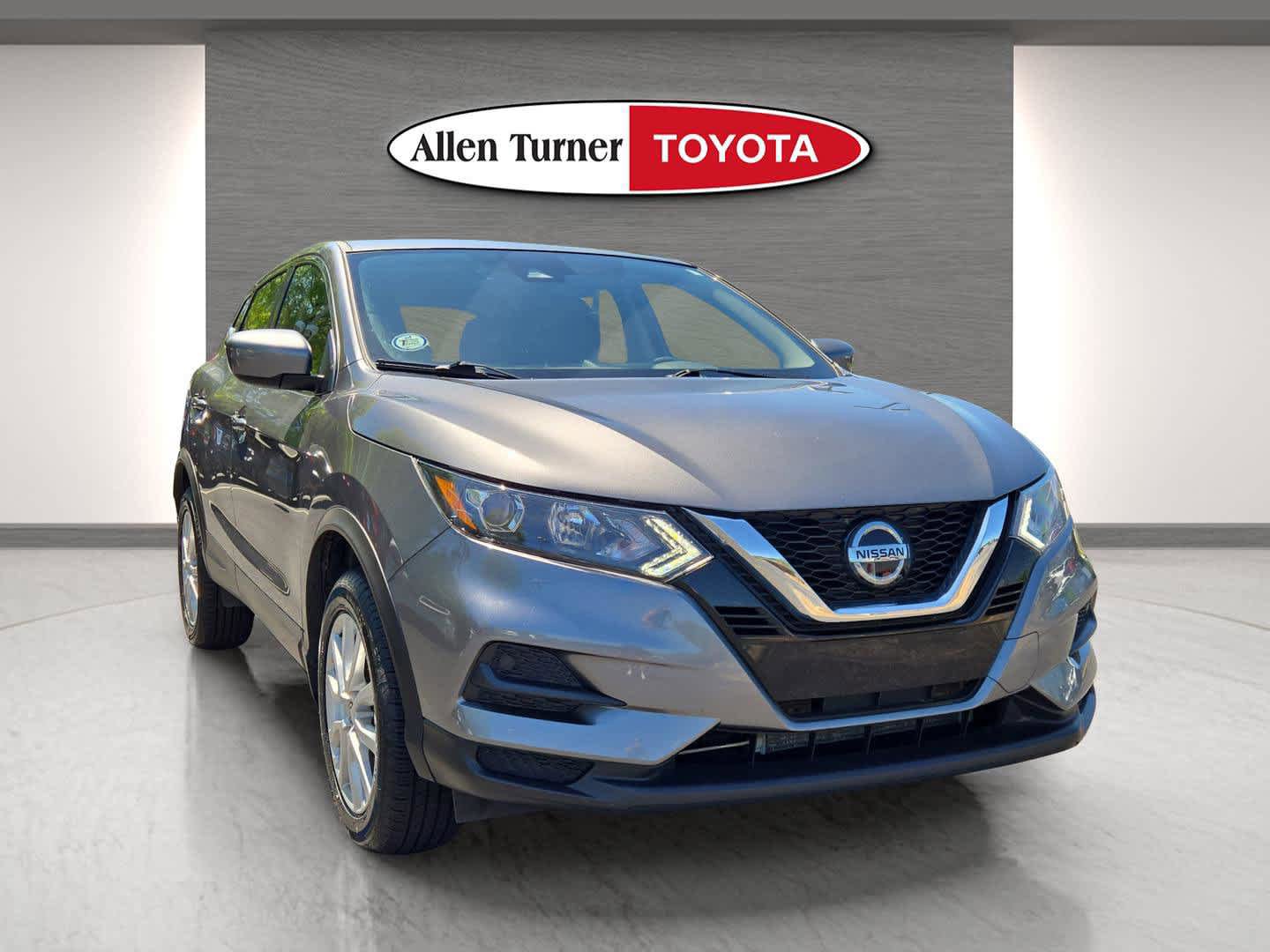 Used 2022 Nissan Rogue Sport S image 2
