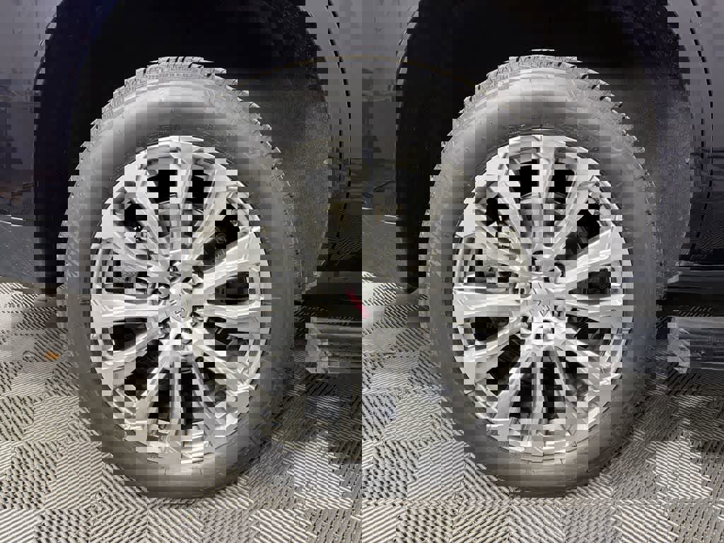 Certified 2023 GMC Yukon Denali image 31