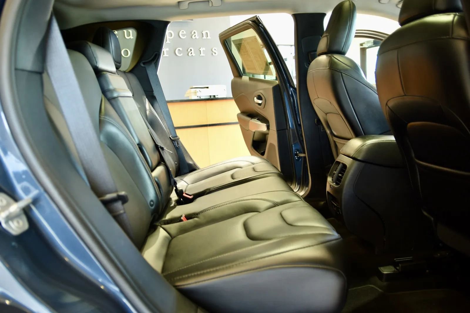 Used 2019 Jeep Cherokee Limited image 23