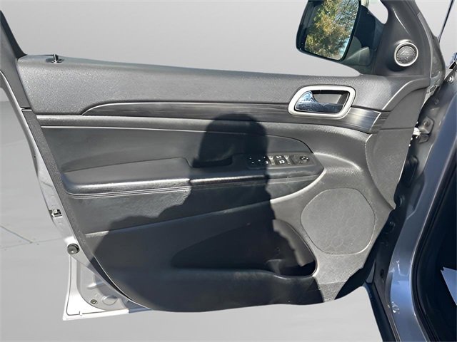 Used 2021 Jeep Grand Cherokee Laredo image 23