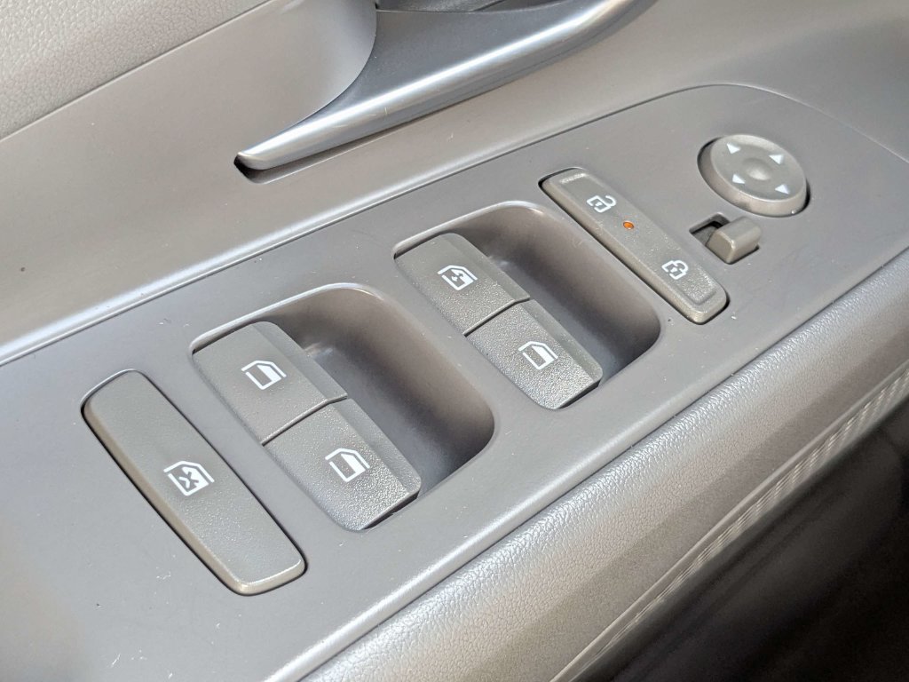 Used 2025 Hyundai Elantra SEL FWD image 28