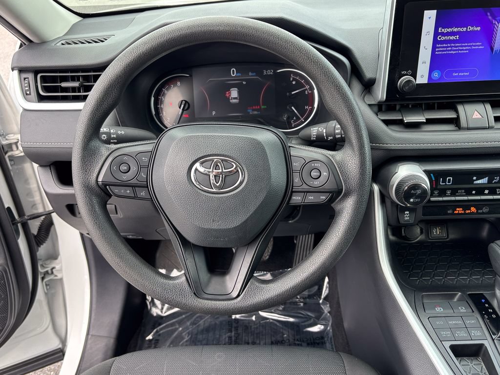 Used 2025 Toyota RAV4 XLE AWD/4WD image 30