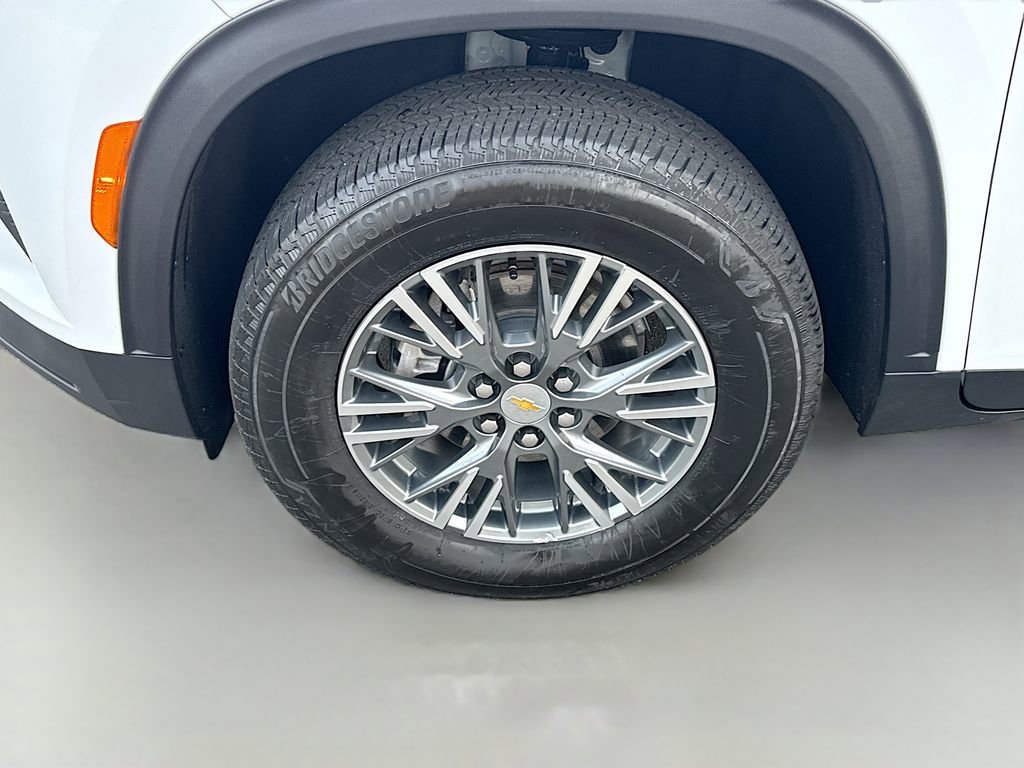 Used 2025 Chevrolet Traverse LT image 33