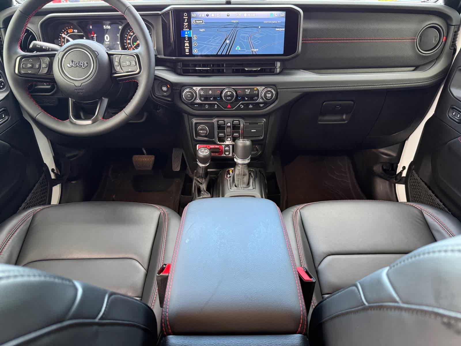 Used 2024 Jeep Wrangler Unlimited Rubicon AWD/4WD image 13