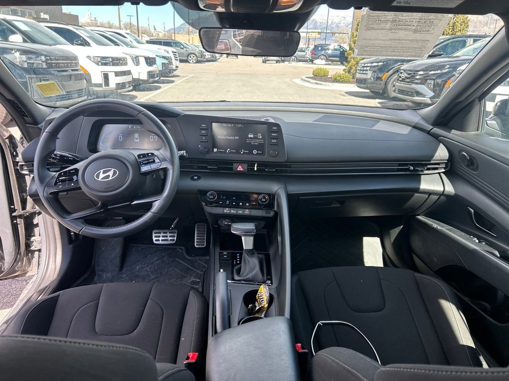 Used 2025 Hyundai Elantra Sport image 11