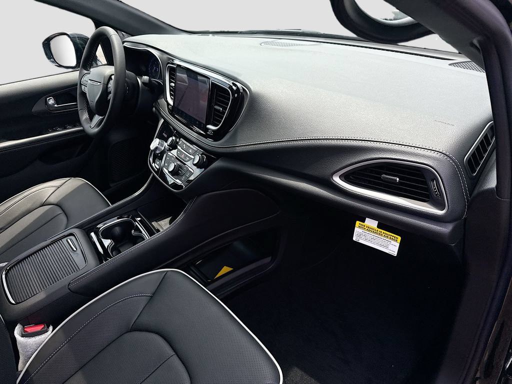 New 2027 Chrysler Pacifica Limited FWD image 33
