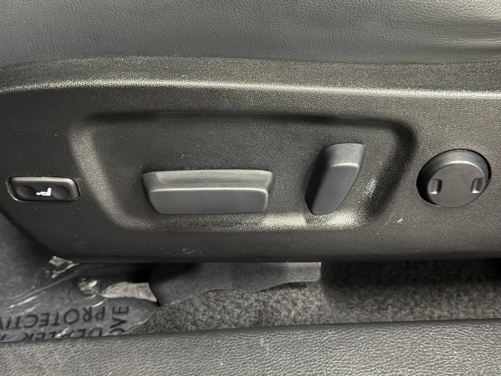 Used 2017 Toyota Highlander XLE AWD/4WD image 24