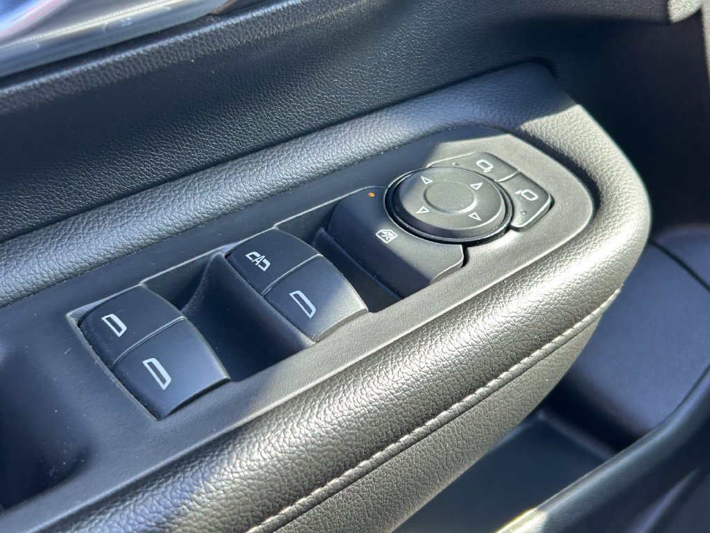 Used 2024 GMC Terrain SLE w/ Driver Convenience Package FWD image 22