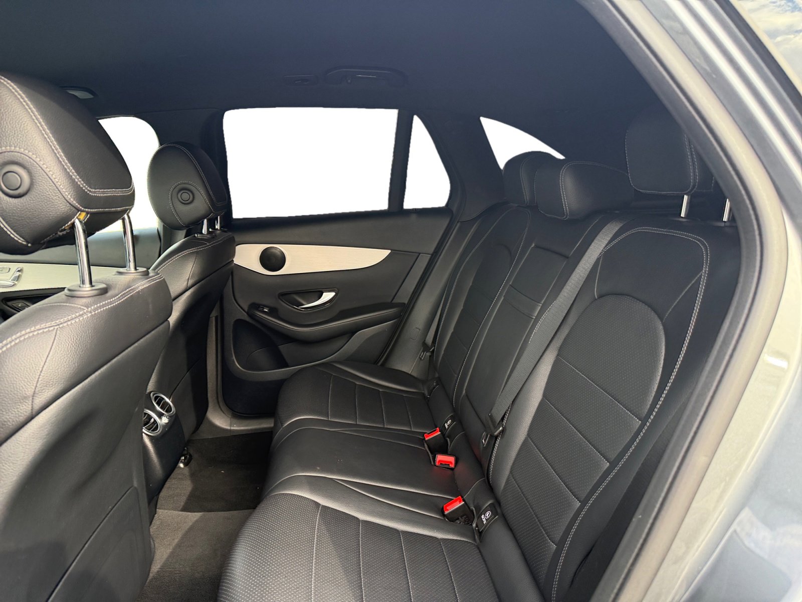 Used 2021 Mercedes-Benz GLC 300 4MATIC image 11