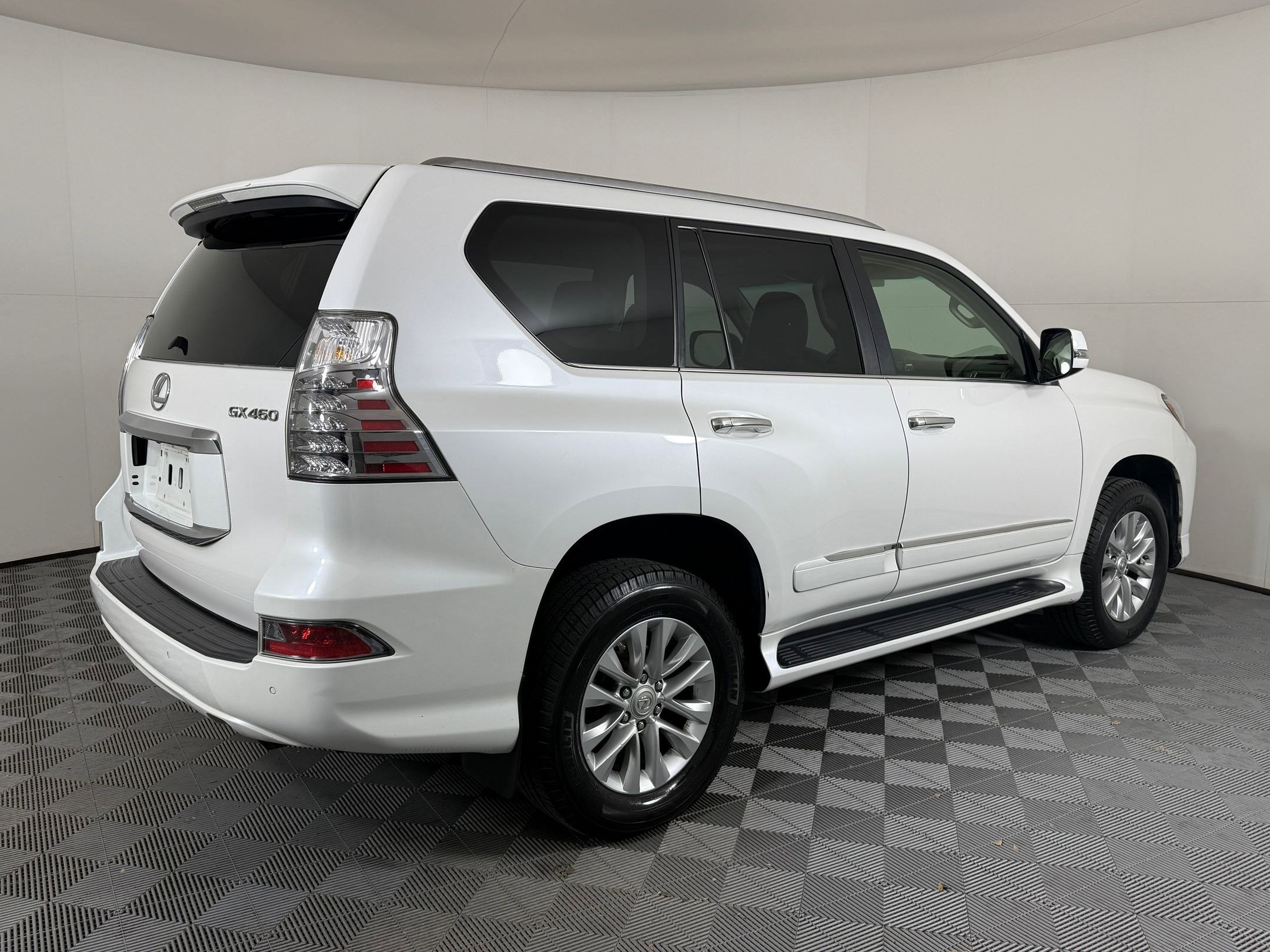 Used 2017 Lexus GX 460 image 8