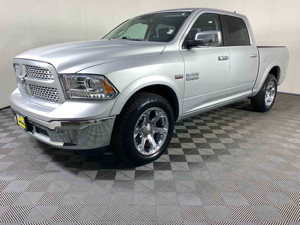 Used 2017 RAM 1500 Laramie w/ Convenience Group AWD/4WD image 4