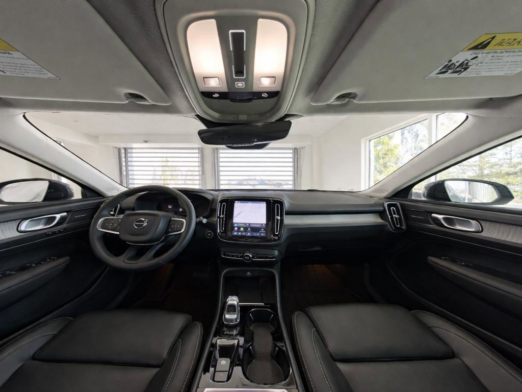 Used 2024 Volvo XC40 B5 Plus w/ Protection Package Premier AWD/4WD image 12