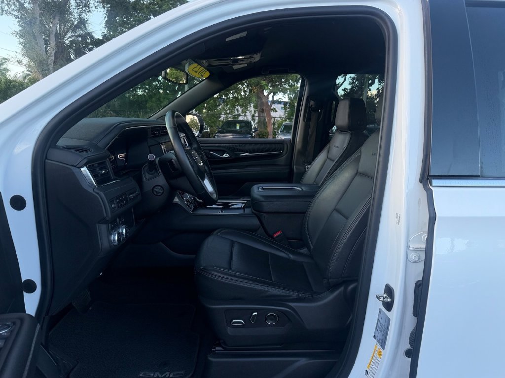 Used 2023 GMC Yukon Denali AWD/4WD image 9