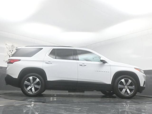 Used 2021 Chevrolet Traverse LT w/ LT Premium Package AWD/4WD image 2