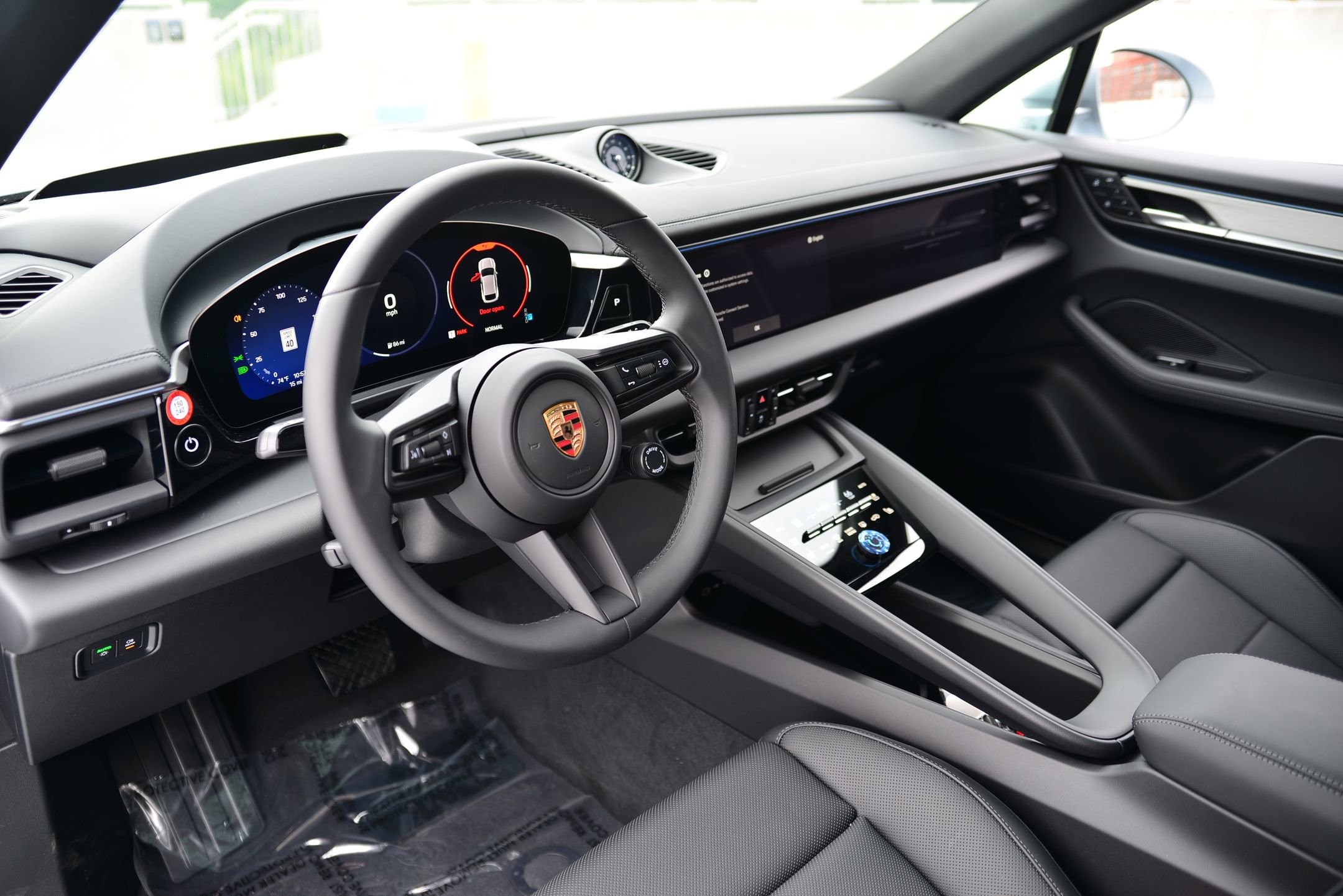 Certified 2025 Porsche Macan 4 Electric image 4