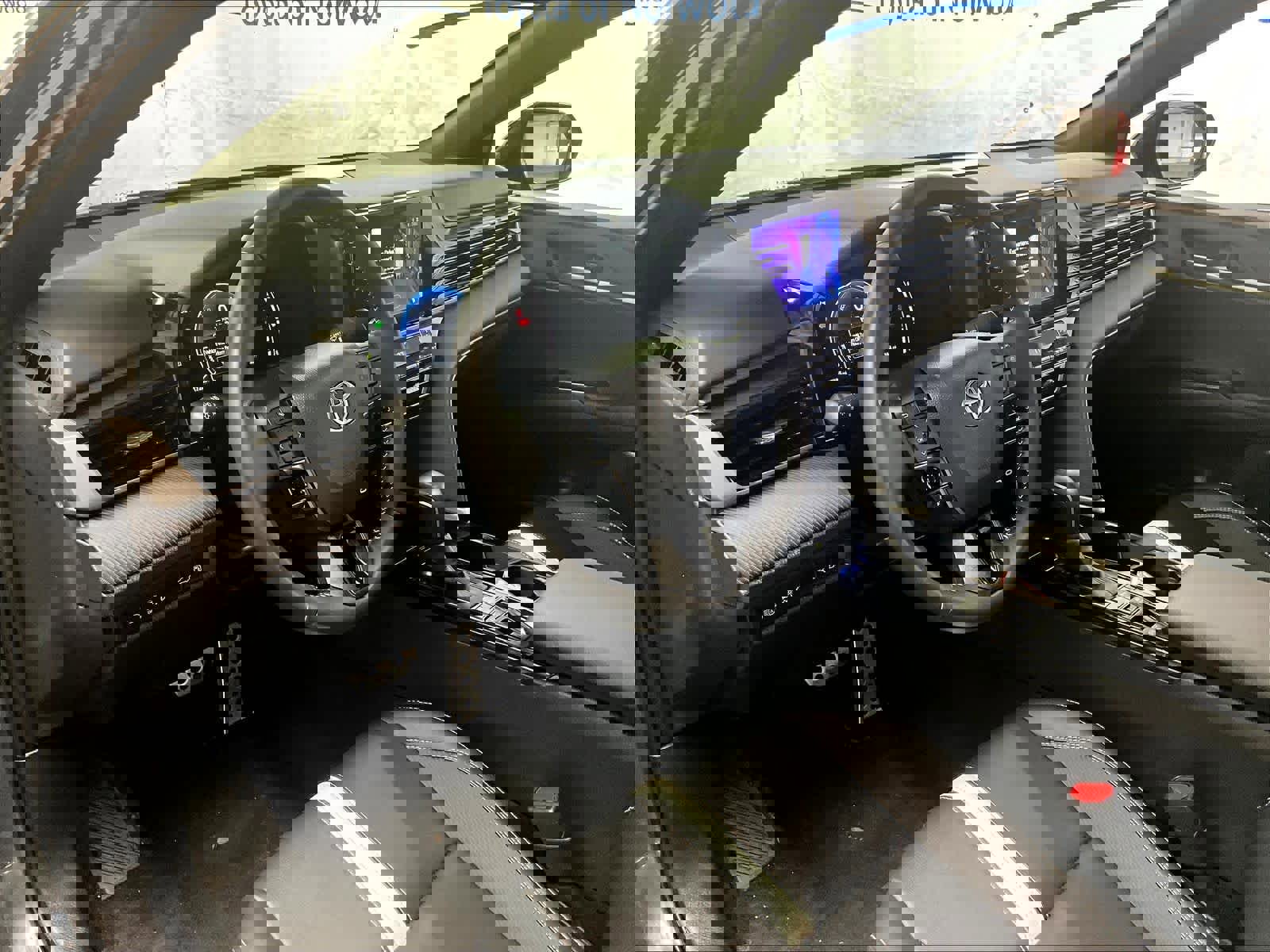 Used 2025 Toyota Camry SE FWD image 8