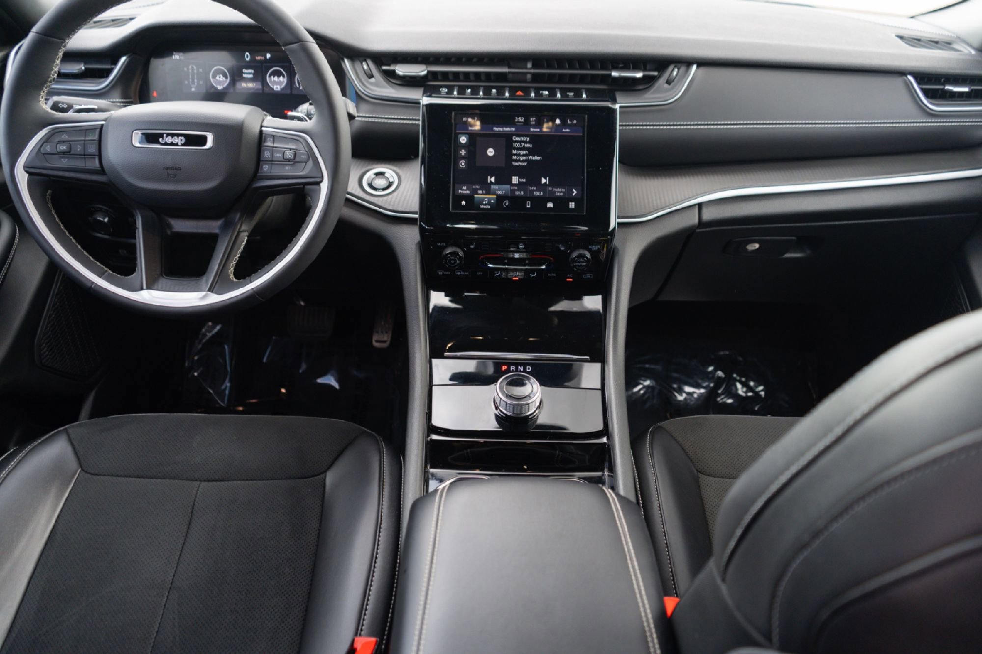 Used 2023 Jeep Grand Cherokee Altitude AWD/4WD image 23