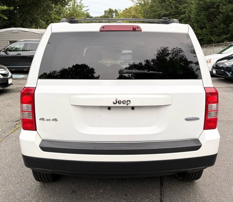 Used 2014 Jeep Patriot Latitude w/ Sun/Sound Group AWD/4WD image 6