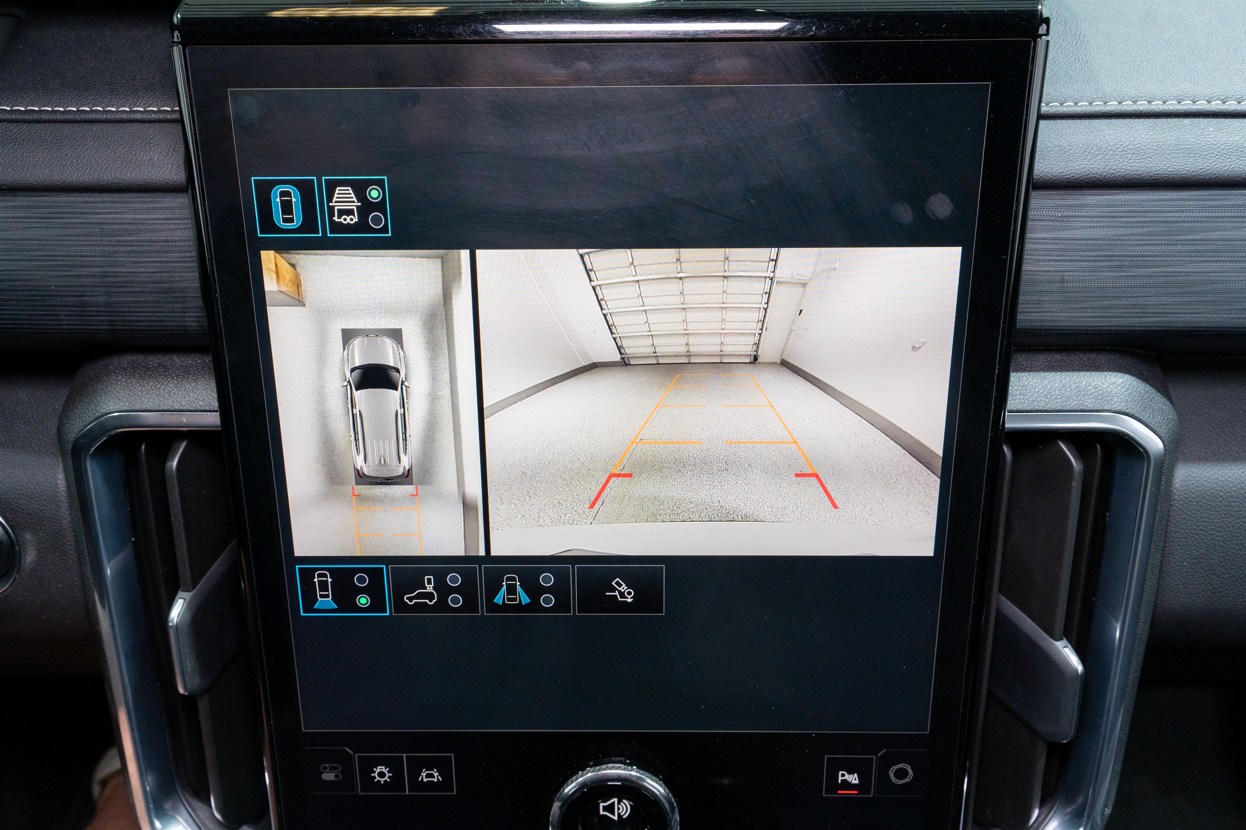 Used 2026 GMC Acadia Elevation w/ Elevation Premium Package FWD image 21