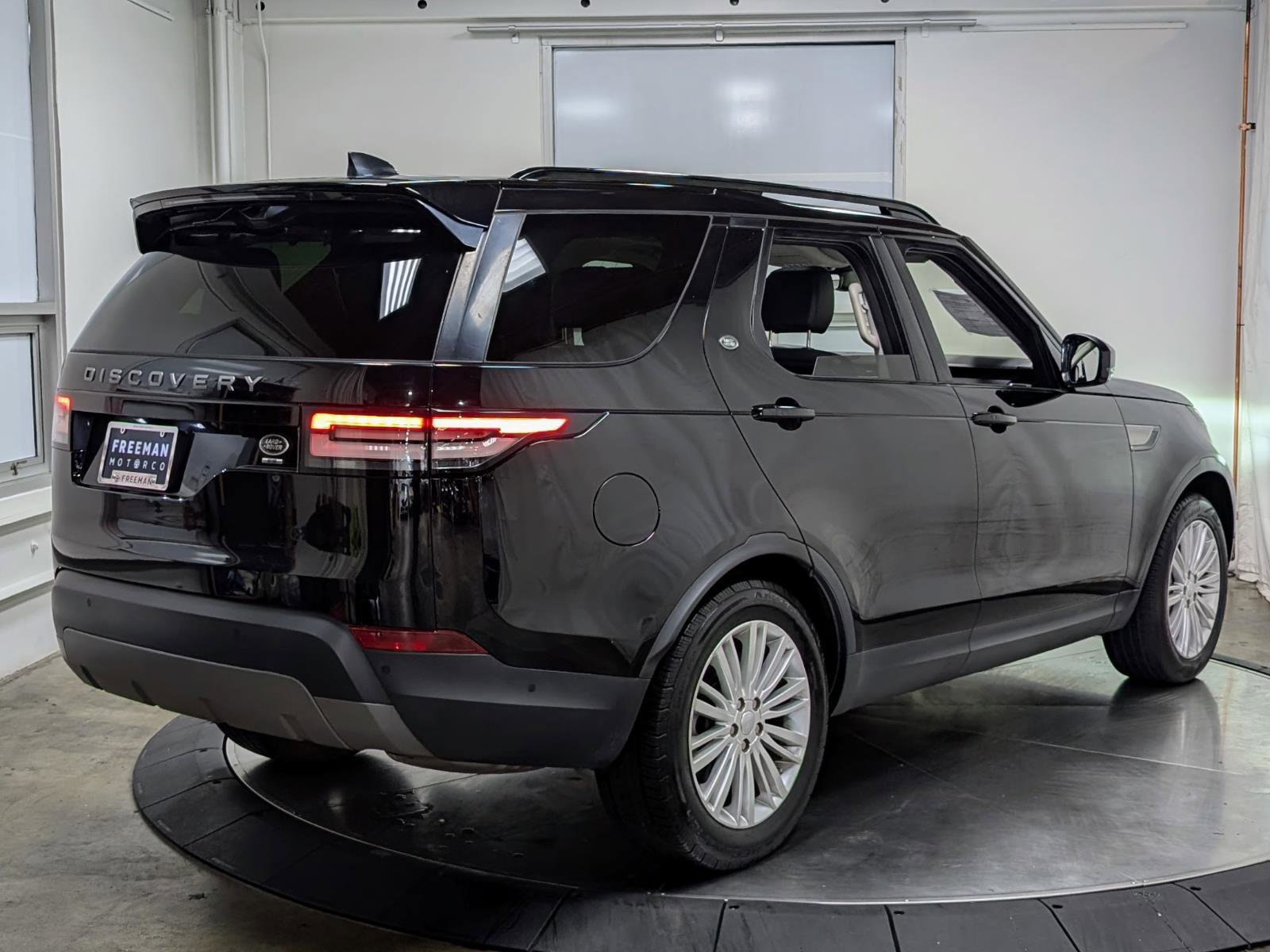 Used 2019 Land Rover Discovery SE AWD/4WD image 8