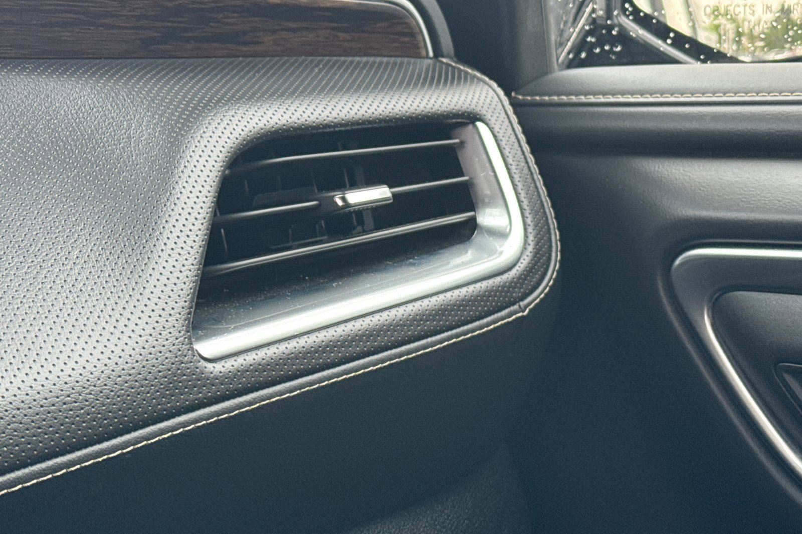 Used 2024 Chevrolet Suburban Premier image 29