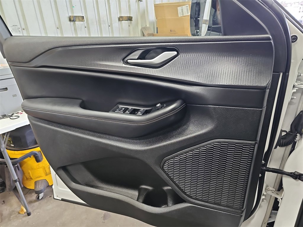 Used 2023 Jeep Grand Cherokee Altitude image 25