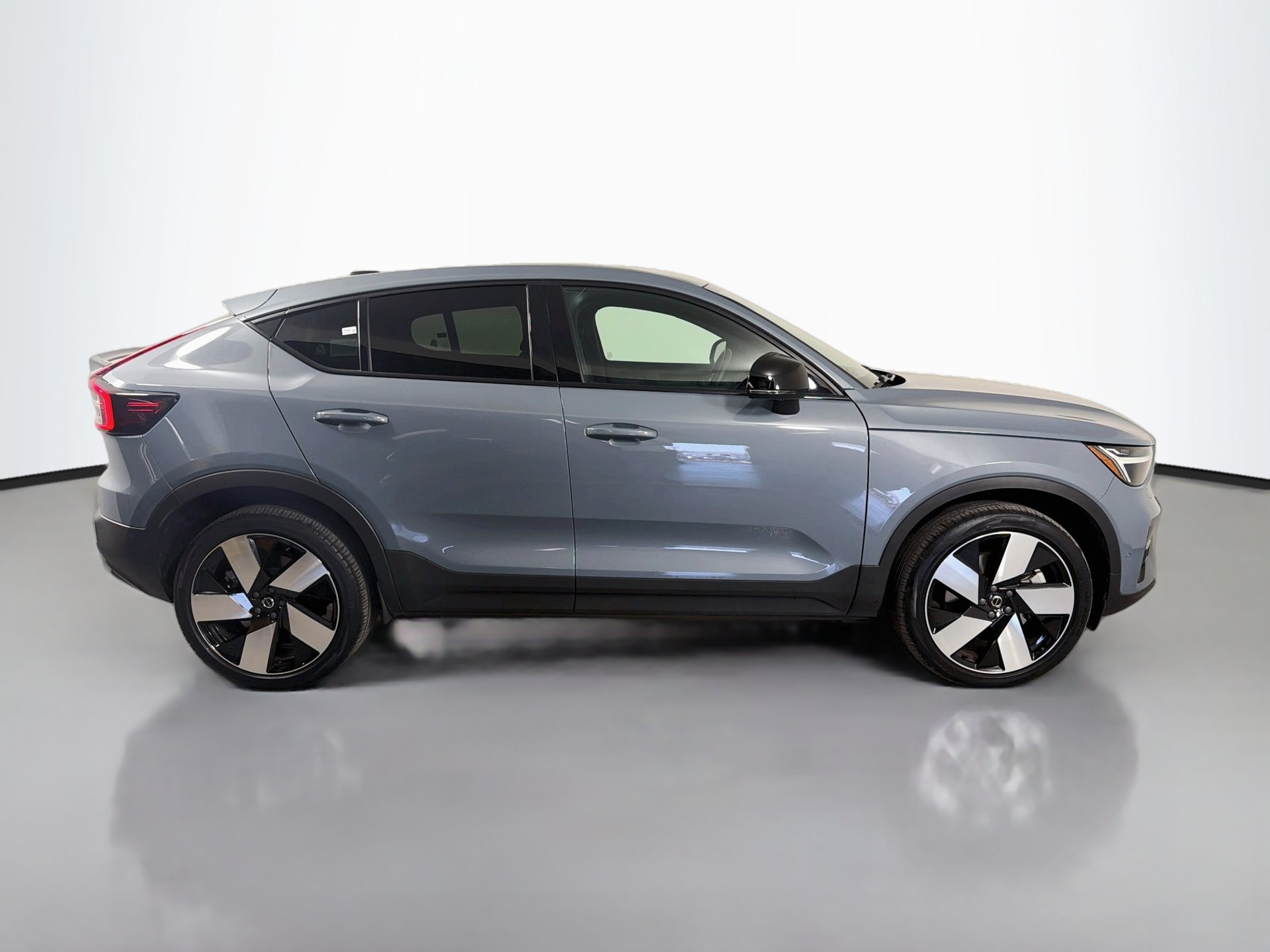 Certified 2023 Volvo C40 P8 Recharge Ultimate AWD/4WD image 5