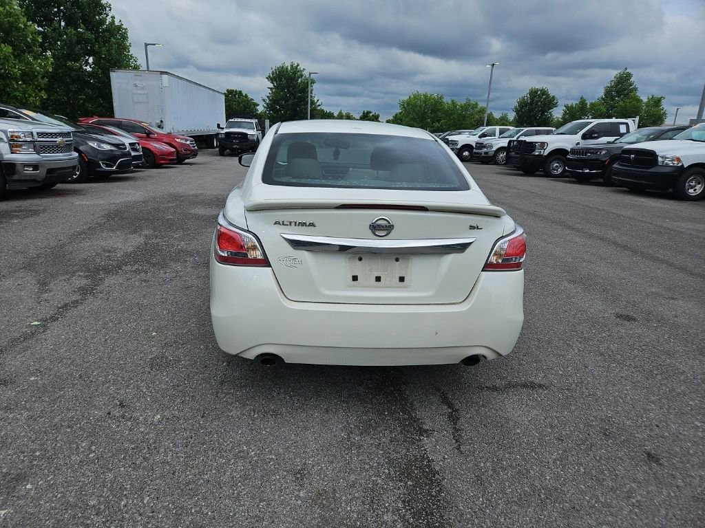 Used 2015 Nissan Altima 2.5 SL w/ Moonroof Package FWD image 6