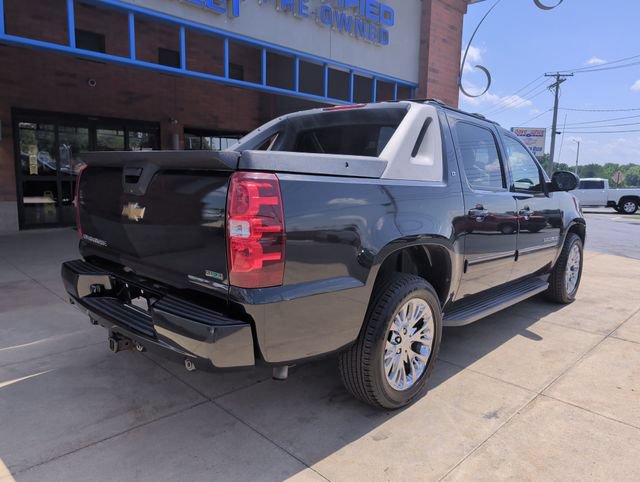 Used 2010 Chevrolet Avalanche LT RWD image 8