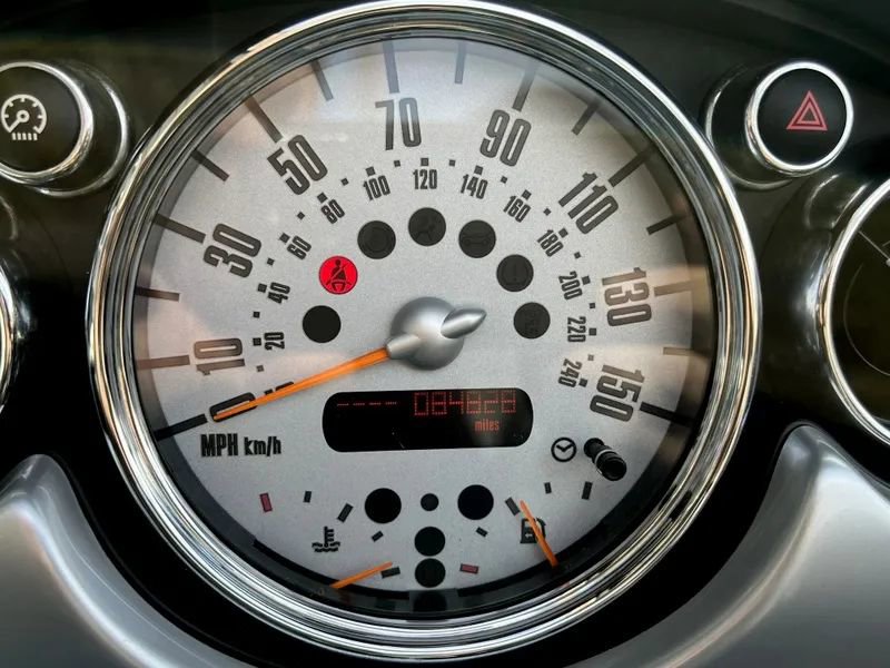 Used 2005 MINI Cooper Convertible image 11