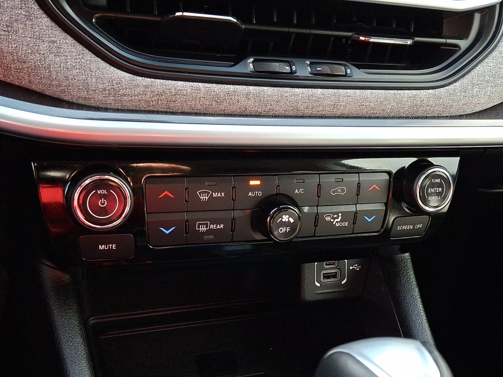 Used 2022 Jeep Compass Latitude w/ Sun and Sound Group AWD/4WD image 28