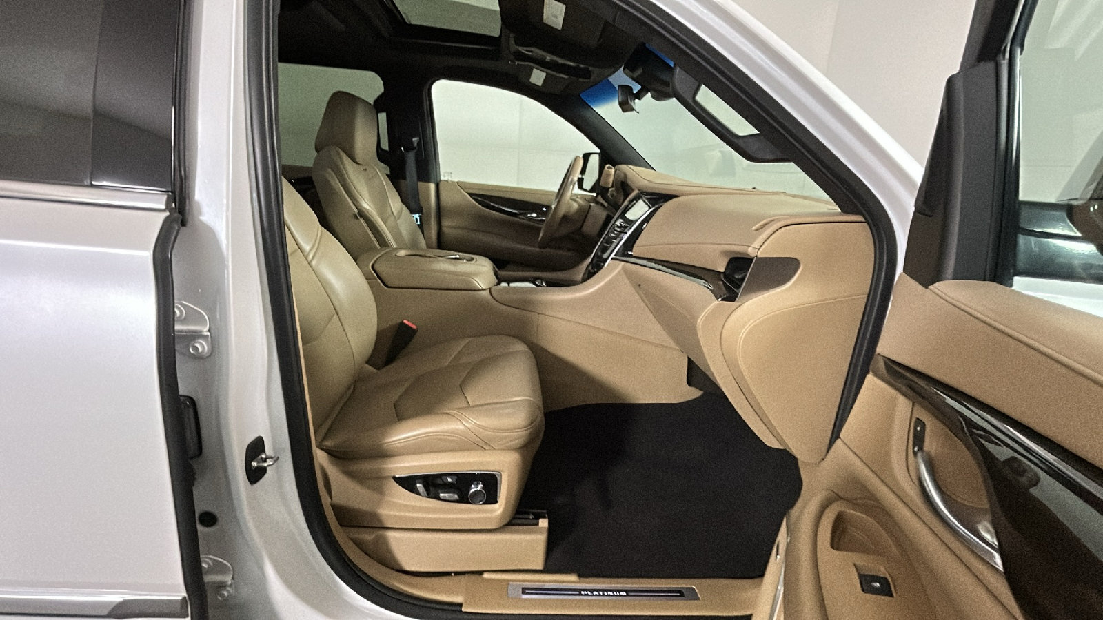 Used 2019 Cadillac Escalade Platinum RWD image 36