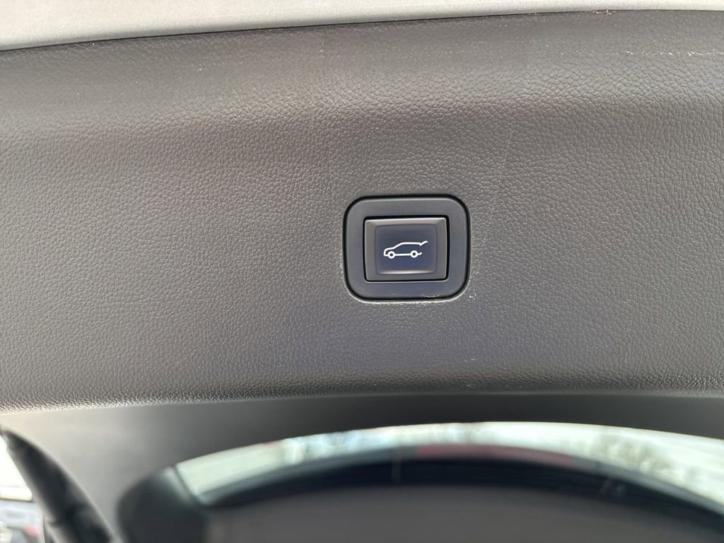 Used 2018 Buick Enclave Premium w/ LPO, Hit The Road Package AWD/4WD image 13