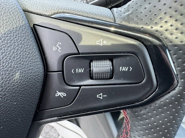 Used 2025 Chevrolet Trax RS w/ Sunroof Package image 19