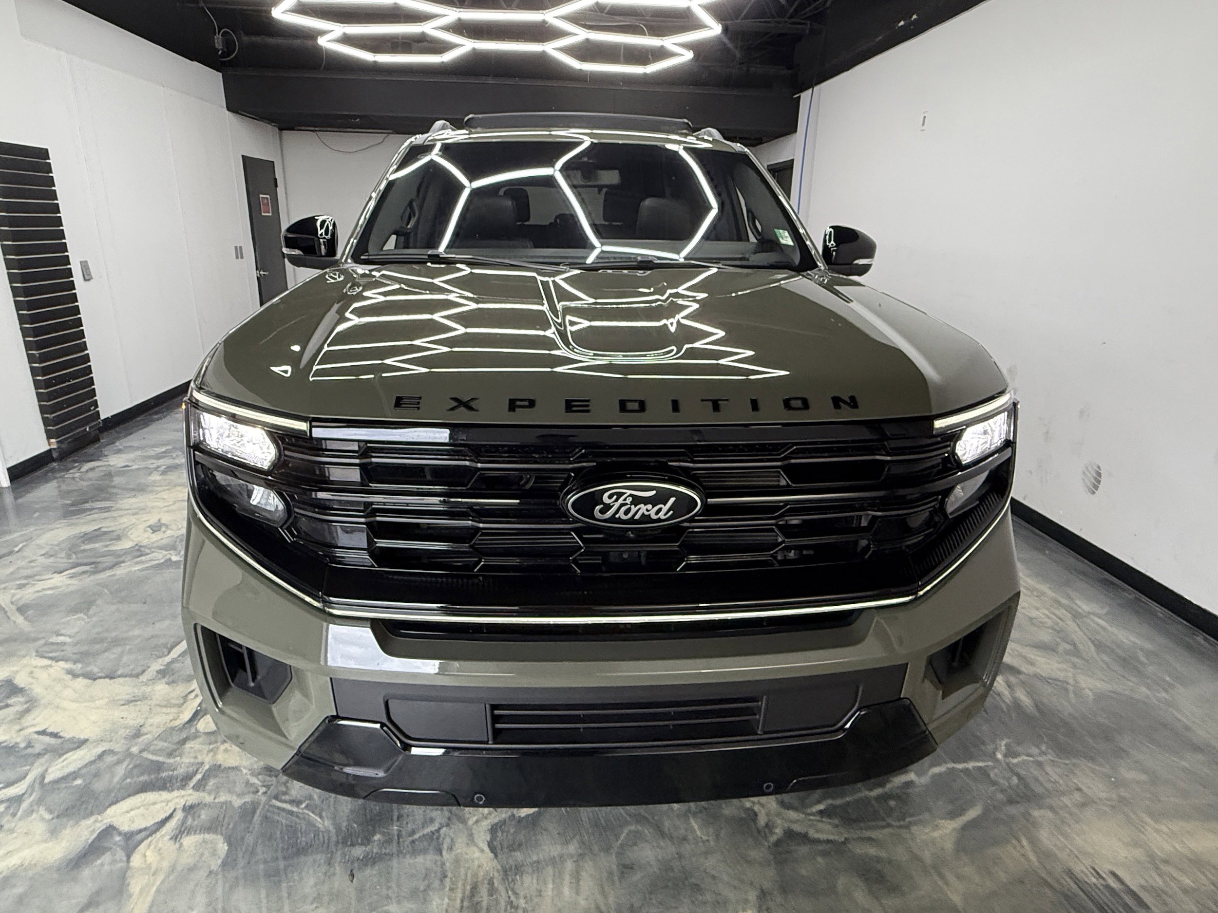 Used 2025 Ford Expedition Platinum w/ Platinum Ultimate Package AWD/4WD image 7