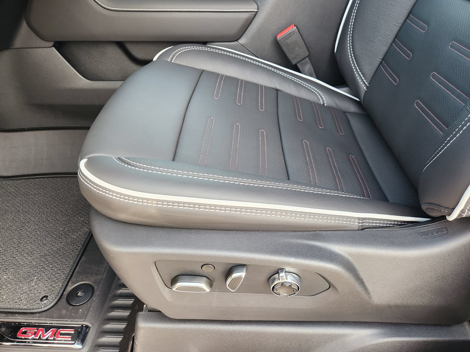 New 2026 GMC Sierra 2500 AT4X AWD/4WD image 29