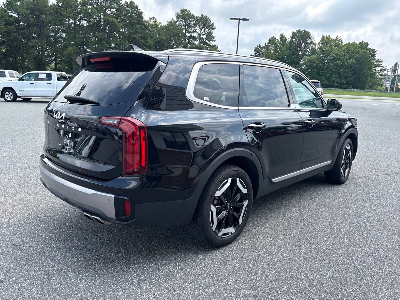 Used 2025 Kia Telluride S FWD image 10