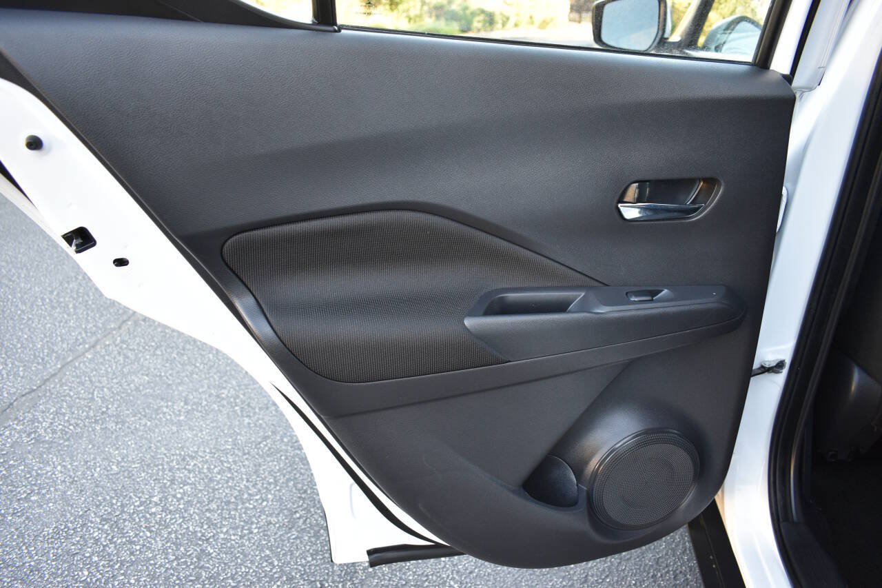 Used 2022 Nissan Kicks SV FWD image 13