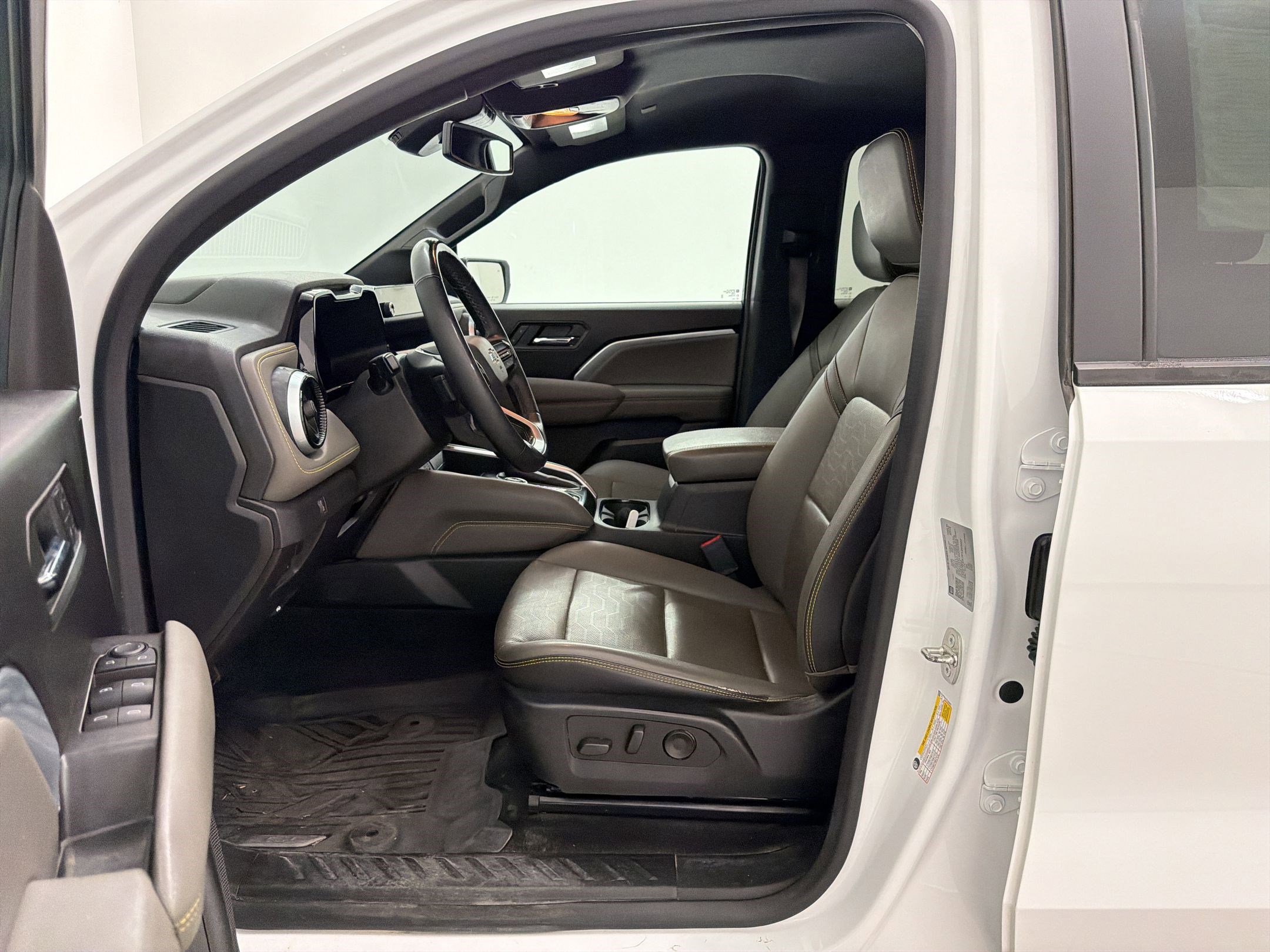 Used 2023 Chevrolet Colorado ZR2 w/ ZR2 Convenience Package III image 5