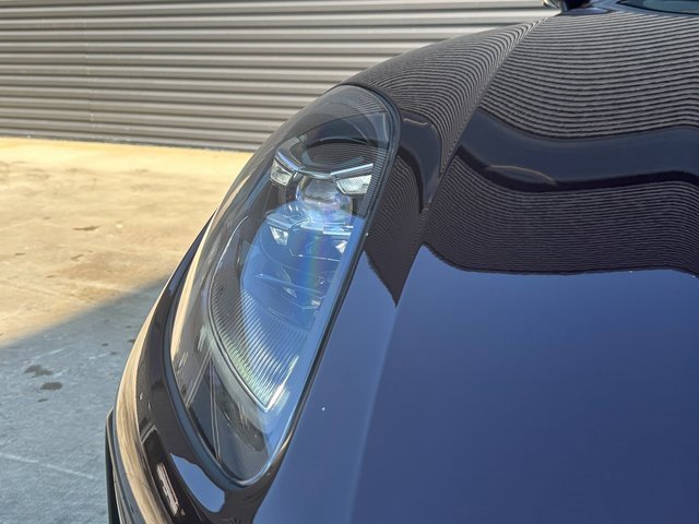 Certified 2023 Porsche Macan image 12