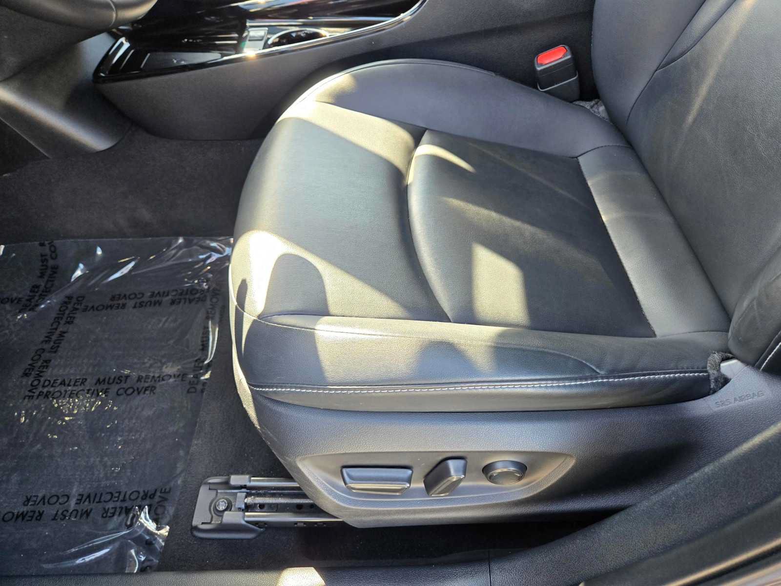 Used 2022 Toyota Prius Prime XLE FWD image 11