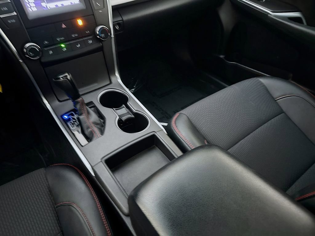 Used 2016 Toyota Camry SE w/ Moonroof Package FWD image 27
