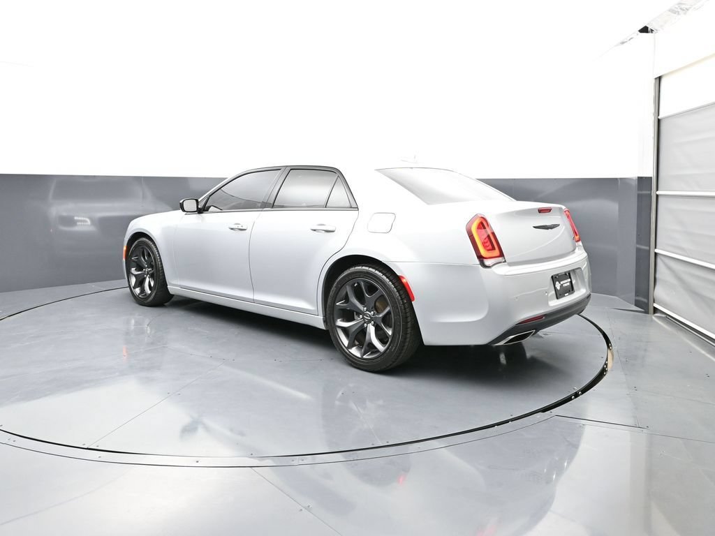 Used 2023 Chrysler 300 Touring w/ Safetytec Plus Group RWD image 3