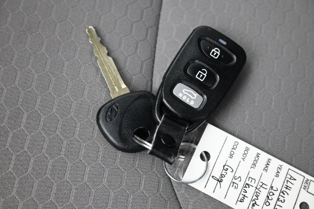 Used 2020 Hyundai Elantra SE FWD image 24