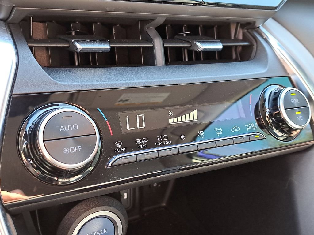 Used 2022 Toyota Venza LE image 24