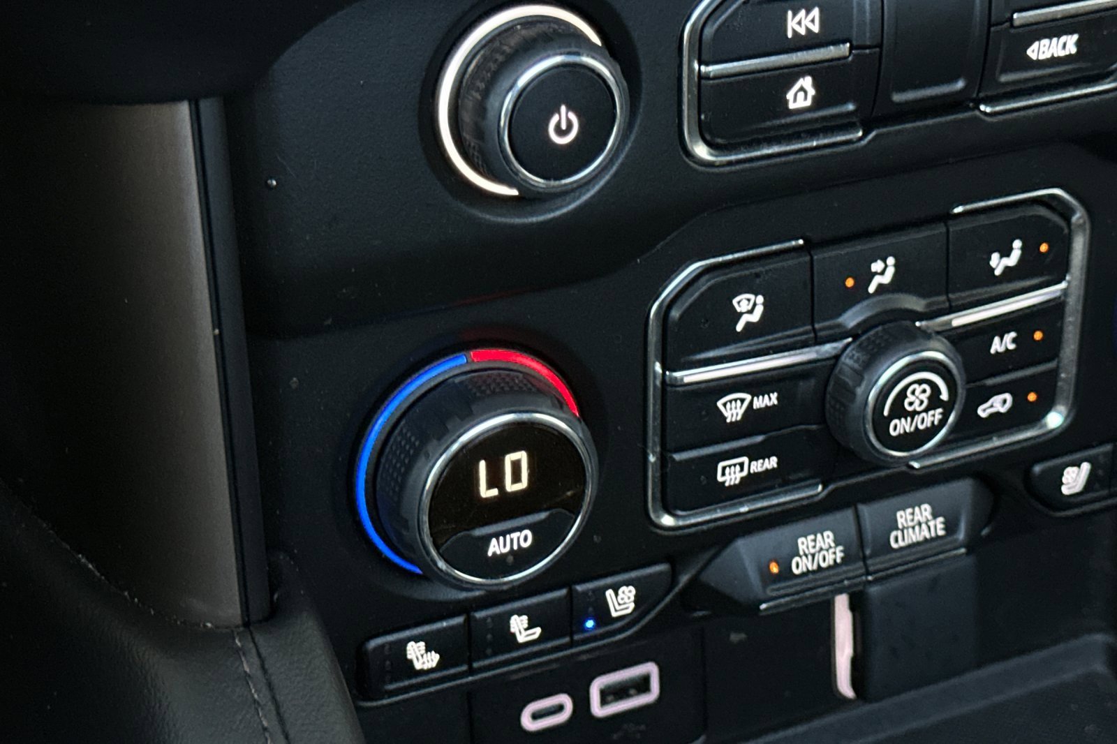 Used 2024 Chevrolet Tahoe High Country w/ Premium Package image 28