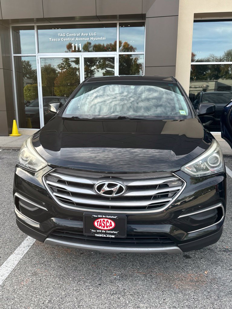Used 2017 Hyundai Santa Fe Sport FWD image 1