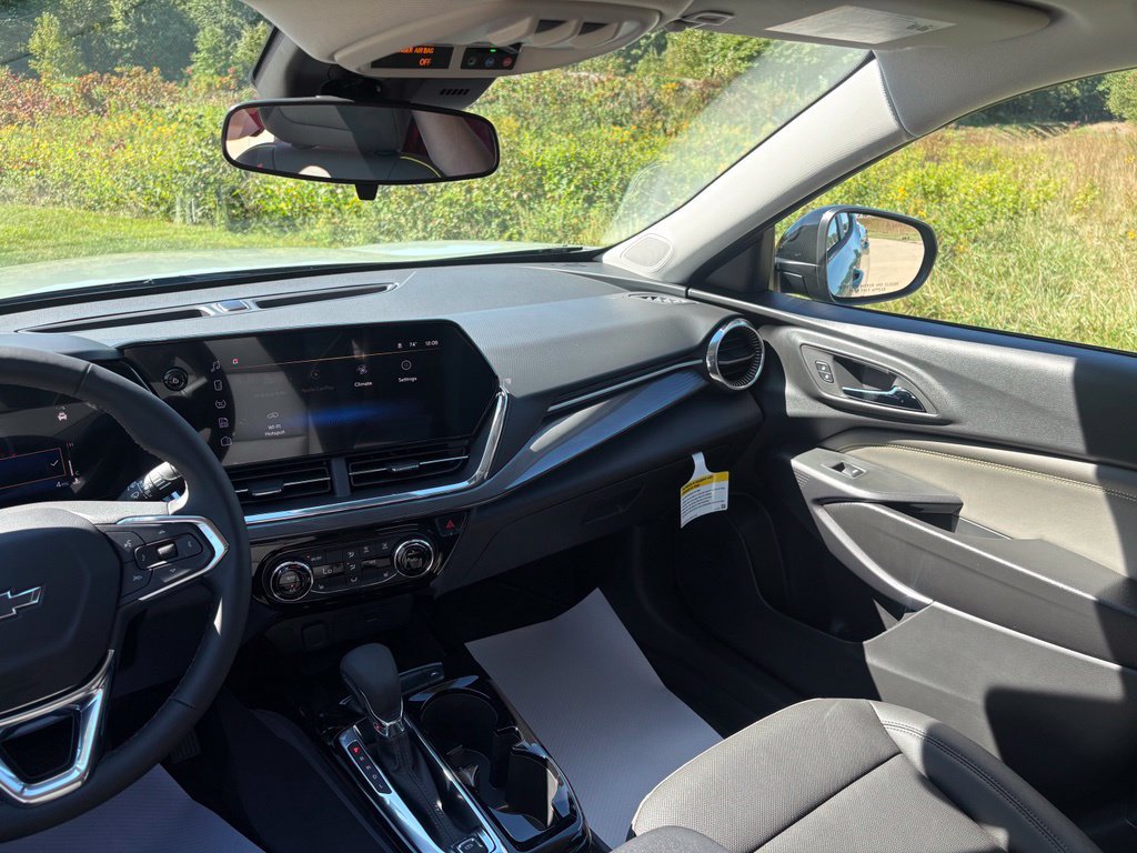 New 2026 Chevrolet Trax ACTIV w/ Sunroof Package FWD image 45