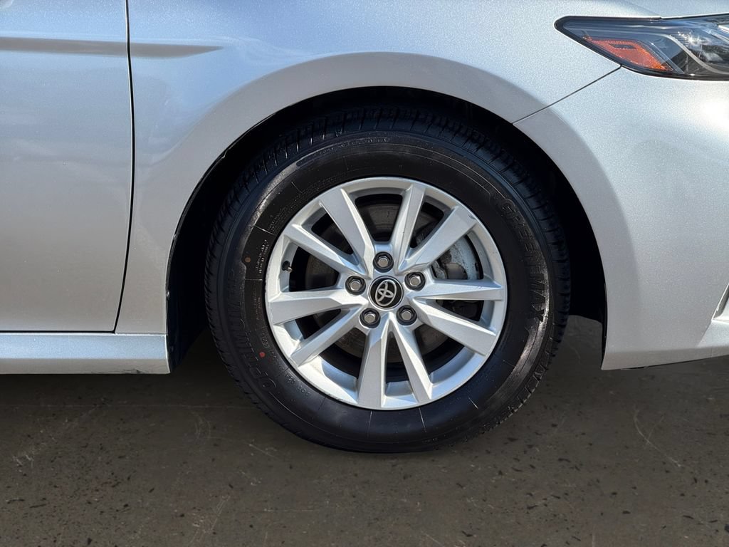 Used 2025 Toyota Camry LE FWD image 10