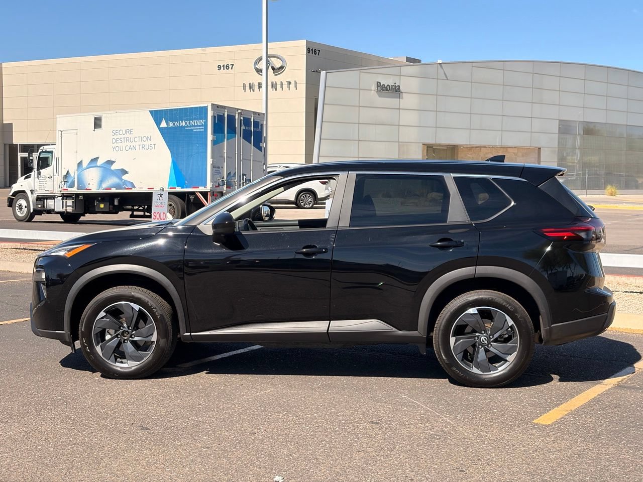 Certified 2025 Nissan Rogue SV FWD image 3